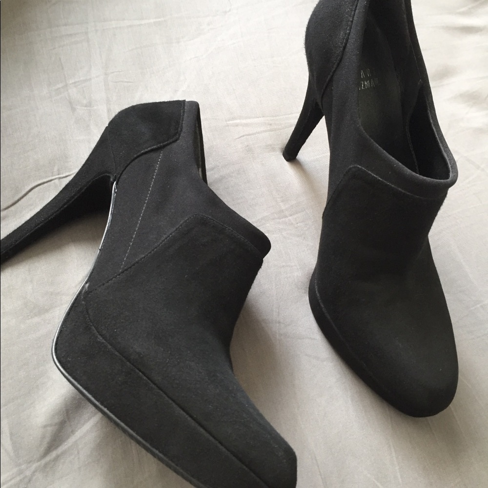 *MINT* Stuart Weitzman Booties
